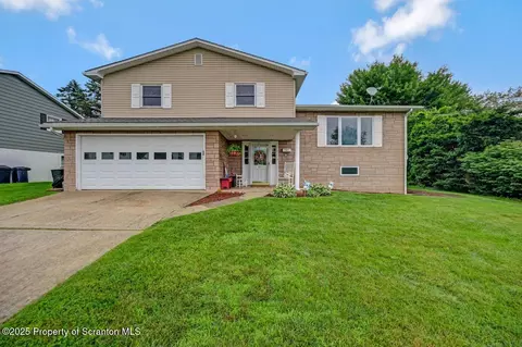 1211 Mine St, Old Forge, PA 18518