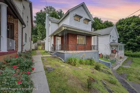 446 10th Ave, Scranton, PA 18504