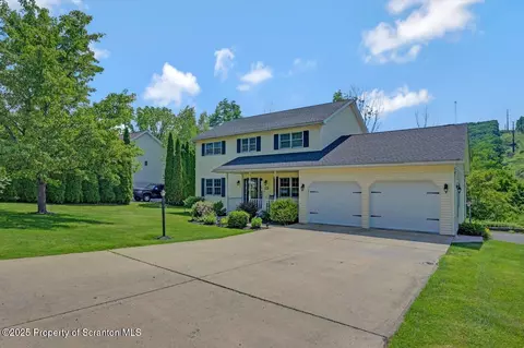 308 Edgewood Dr, South Abington, PA 18411