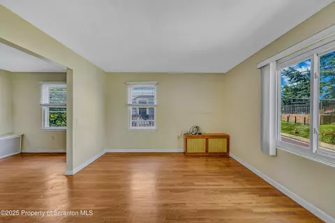932 12 E Drinker St, Dunmore, PA 18512 photo 9