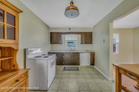 932 12 E Drinker St, Dunmore, PA 18512 photo 13