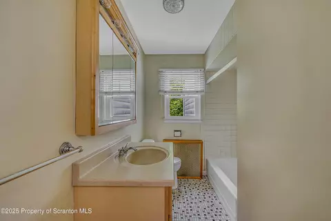 932 12 E Drinker St, Dunmore, PA 18512 photo 16