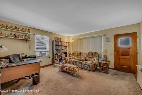 932 12 E Drinker St, Dunmore, PA 18512 photo 23