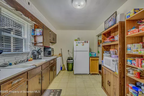 932 12 E Drinker St, Dunmore, PA 18512 photo 25