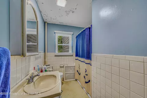 932 12 E Drinker St, Dunmore, PA 18512 photo 27