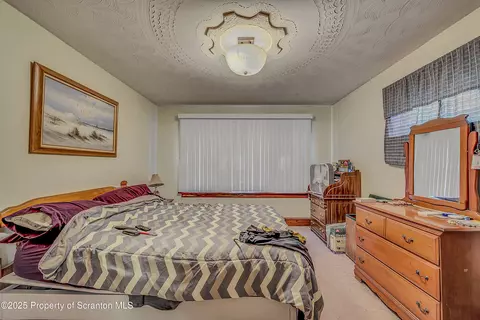 932 12 E Drinker St, Dunmore, PA 18512 photo 28