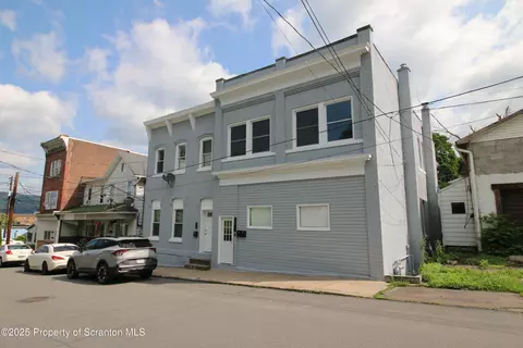 28 E Columbus Ave, Pittston, PA 18640