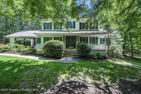 1104 Nicholas Dr, Clarks Summit, PA 18411