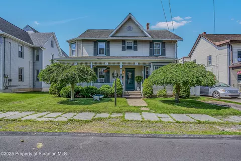 216 Cherry St, Dunmore, PA 18512