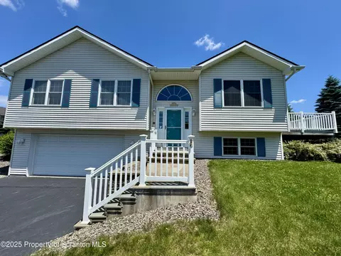 177 Lakeview Ave, Greenfield Township, PA 18407