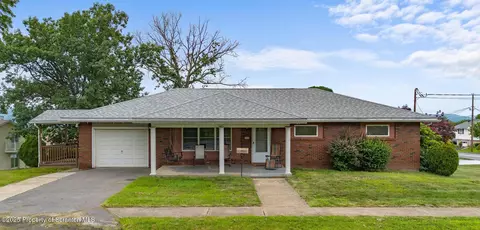 4200 Krieg St, Moosic, PA 18507