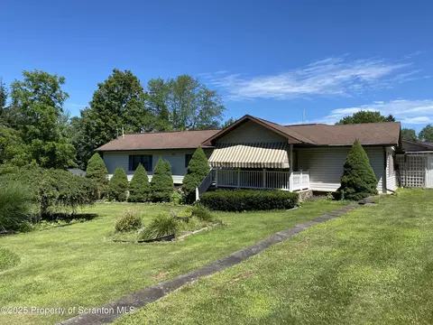 21 Sunrise Blvd, Jefferson Twp, PA 18436