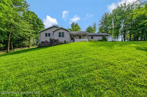 312 Bear Brook Acres Dr, Madison Township, PA 18444