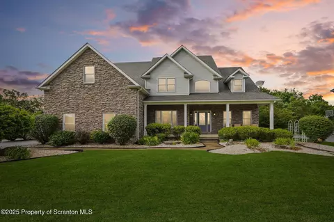 217 Carpenter Hill Rd, Clarks Summit, PA 18411