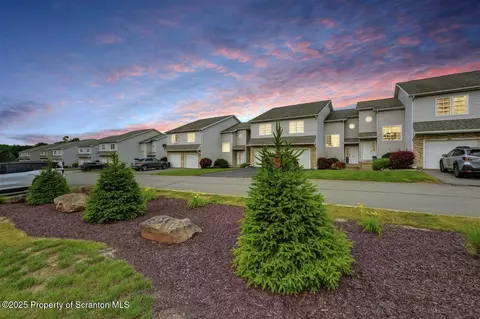 556 S Keyser Ave, Scranton, PA 18504