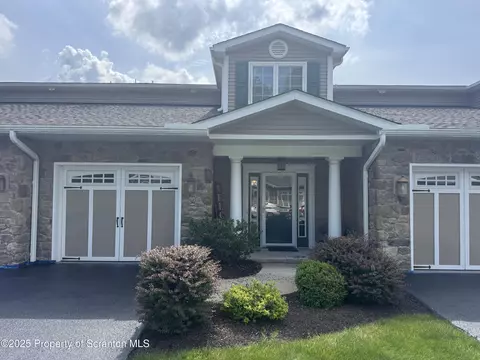 34 Wyndham Rd, South Abington, PA 18411