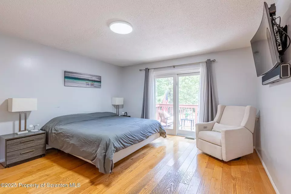 Bedroom - 257 Somerset Dr, East Stroudsburg, PA 18301 photo 3 of 9