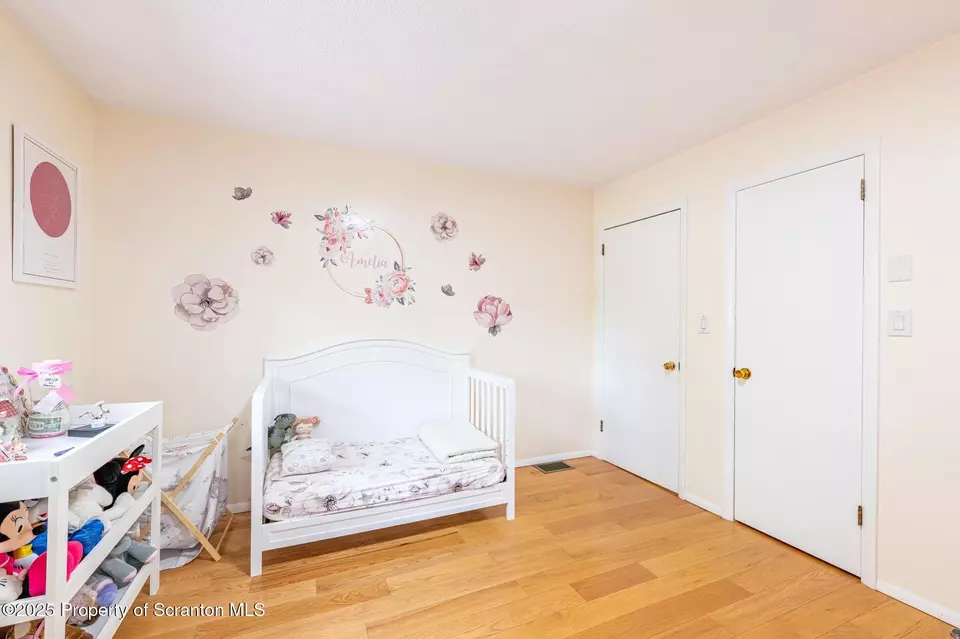 Bedroom - 257 Somerset Dr, East Stroudsburg, PA 18301 photo 7 of 9