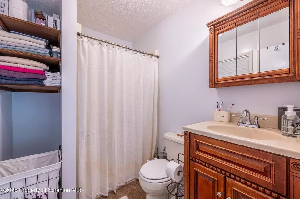 Bath - 257 Somerset Dr, East Stroudsburg, PA 18301 photo 2 of 3