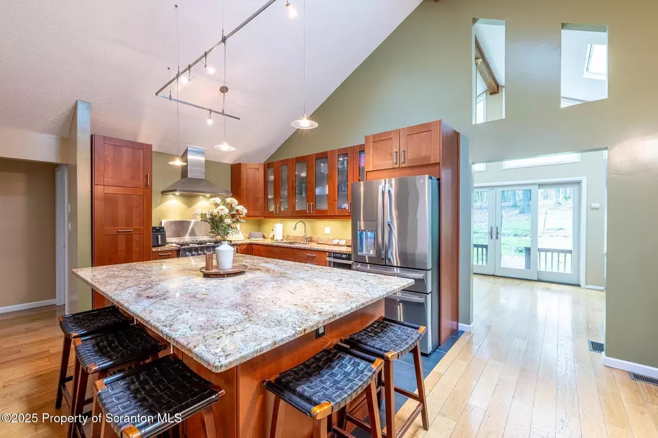 Kitchen - 257 Somerset Dr, East Stroudsburg, PA 18301 photo 2 of 5