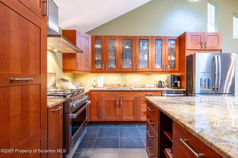 Kitchen - 257 Somerset Dr, East Stroudsburg, PA 18301 photo 3 of 5