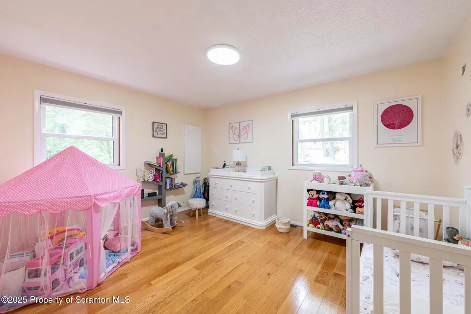 Bedroom - 257 Somerset Dr, East Stroudsburg, PA 18301 photo 5 of 9