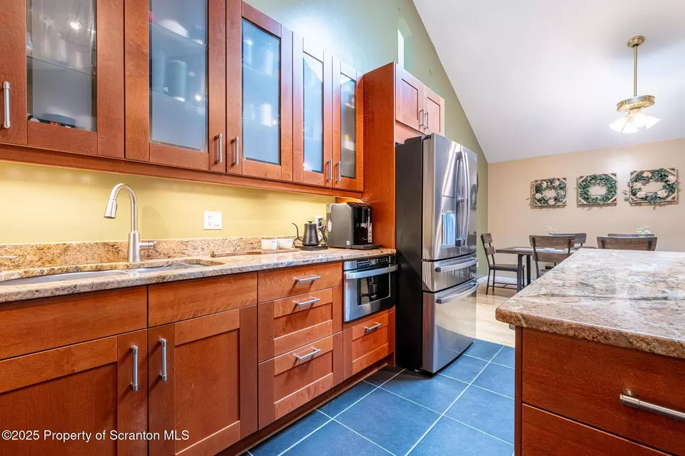 Kitchen - 257 Somerset Dr, East Stroudsburg, PA 18301 photo 5 of 5