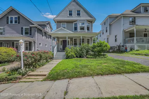 823 Woodlawn St, Scranton, PA 18509