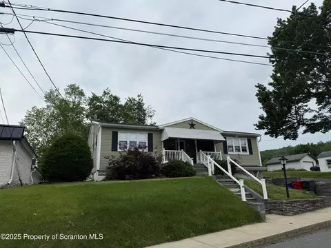 95 Farview St, Carbondale, PA 18407