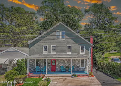 374 S Main St, Pittston, PA 18640