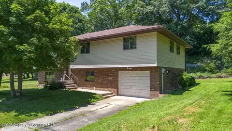 1103 Quarry Rd, Old Forge, PA 18518