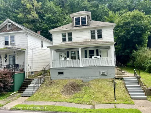 133-135 Newport St, Glen Lyon, PA 18617