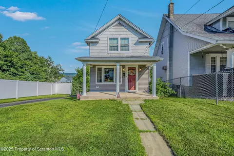 132 6th St, Blakely, PA 18447