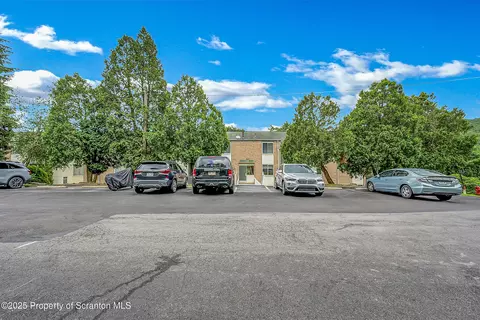 Exterior - 1504 Summit Pt, Scranton, PA 18508 photo 3 of 4