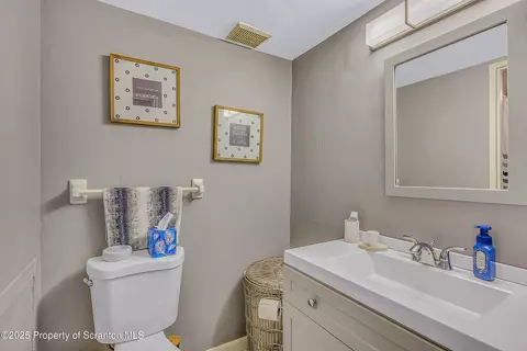 Bath - 1504 Summit Pt, Scranton, PA 18508 photo 3 of 3
