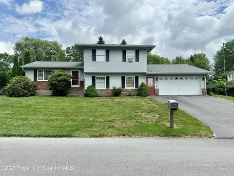 127 Edgewood Dr, Clarks Summit, PA 18411