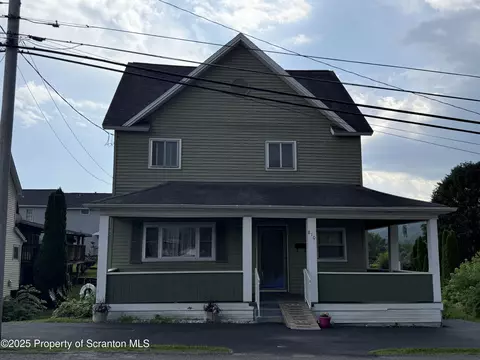 810 Pine St, Mayfield, PA 18433