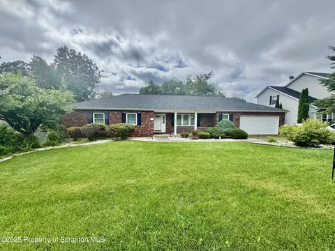 13 Forest Glen Dr, Scranton, PA 18504