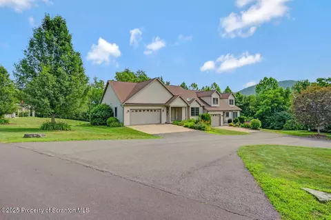 104 Grandview Drive Dr, Tunkhannock, PA 18657