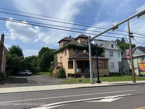 813-815 Main St, Dickson City, PA 18519