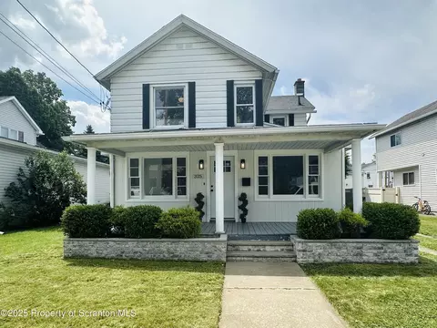 325 Hickory St, Peckville, PA 18452