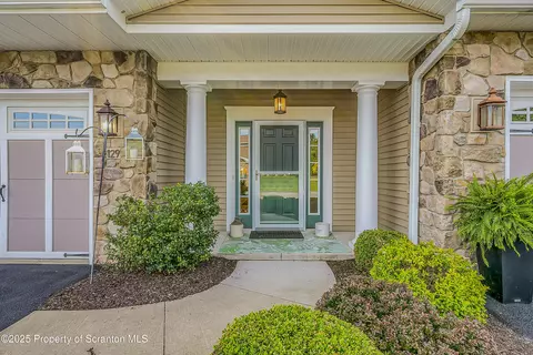 129 Wyndham Rd, South Abington, PA 18411