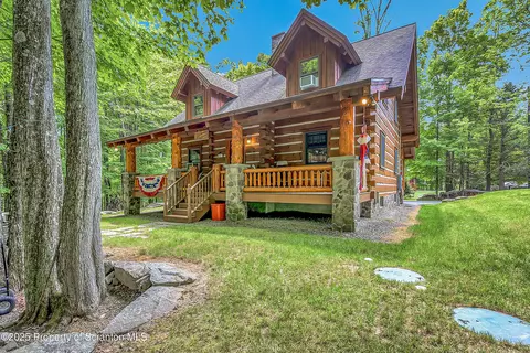 5 Capricorn Cir, Lake Ariel, PA 18436