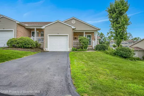 8 Parkland Dr, Clarks Summit, PA 18411