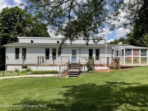 135 Spudeno Rd, Moscow, PA 18444