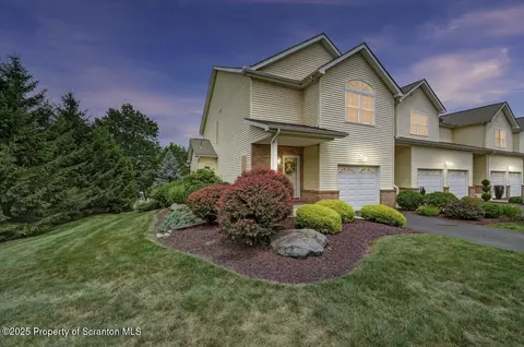 101 Sharon Dr, Moosic, PA 18507