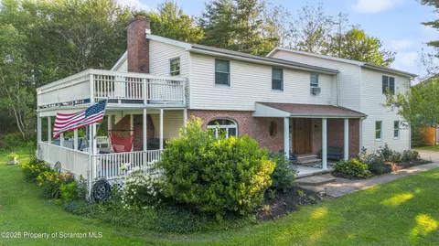 340 Washington St, Greenfield Township, PA 18407