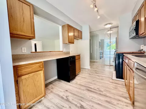 Kitchen - 1107 Summit Pt, Scranton, PA 18508 photo 2 of 2