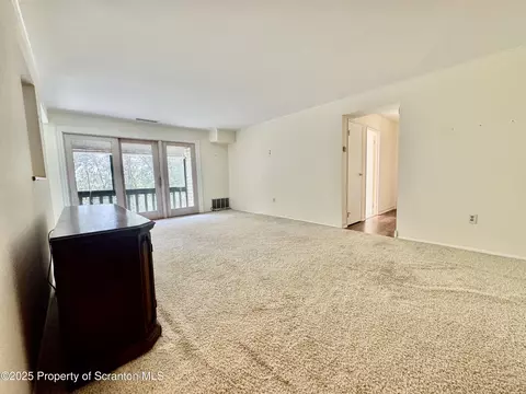 Living - 1107 Summit Pt, Scranton, PA 18508 photo 1 of 4