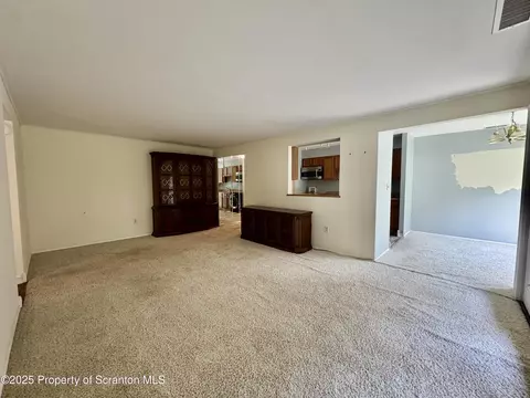 Living - 1107 Summit Pt, Scranton, PA 18508 photo 2 of 4
